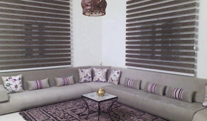 Apporter une touche décorative avec les stores rideaux